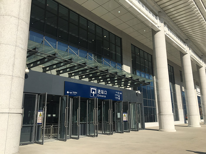全國、省市政協(xié)委員體驗(yàn)蘭渝鐵路、視察階州廣場