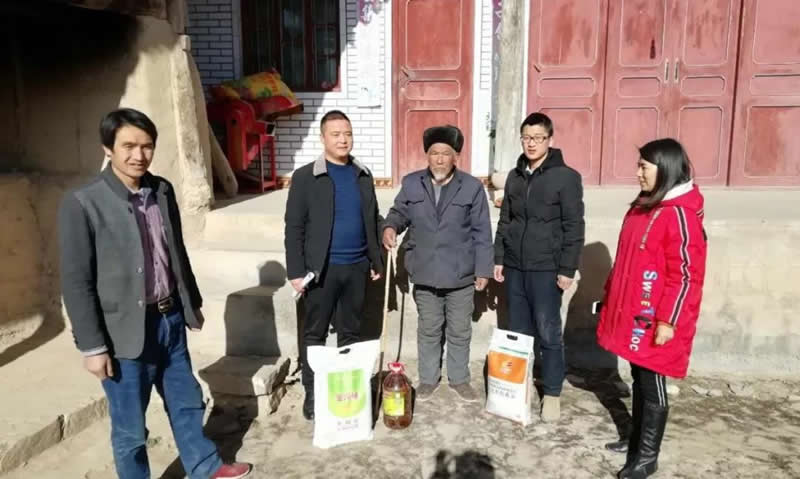堅持精準幫扶，合力脫貧攻堅——市龍江城鄉(xiāng)發(fā)展集團、隴南太平洋財險公司聯(lián)合開展幫扶文縣橋頭鎮(zhèn)安子坡村2019年春節(jié)慰問活動