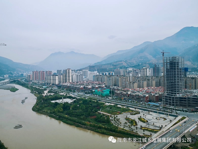匠心傾注、喜封金頂——龍江?雙子座商住小區(qū)主體順利封頂
