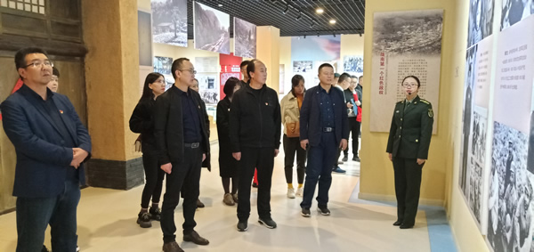 市龍江集團開展“不忘初心、牢記使命”主題黨日活動